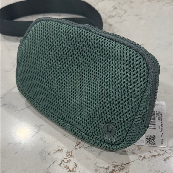 NWT Lululemon athletica Green Mesh belt Bag - Picture 1 of 4